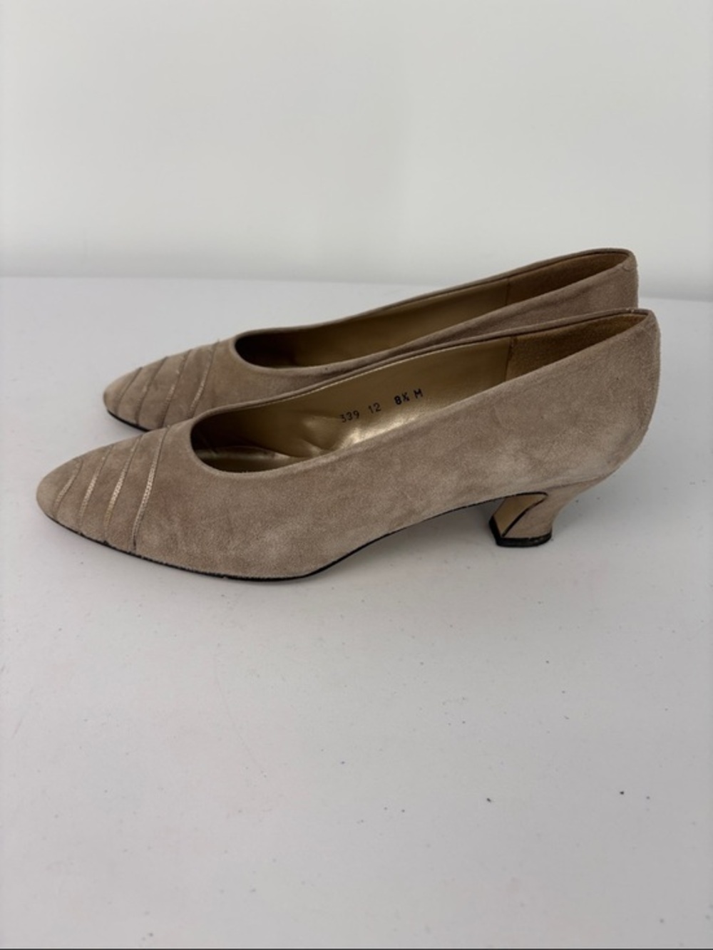 ✂️ Bandolino Tan Suede Low Heel Pumps vintage